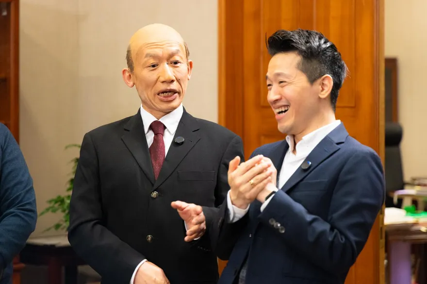 「韓國魚」直闖總統府喝咖啡！郭子乾神吐槽何志偉：泡4小時咖啡就下班