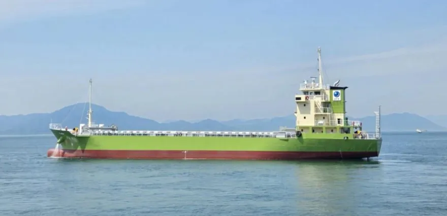 日本499噸貨物船撞上！13人海釣船「斷兩截」　多人落海2命危