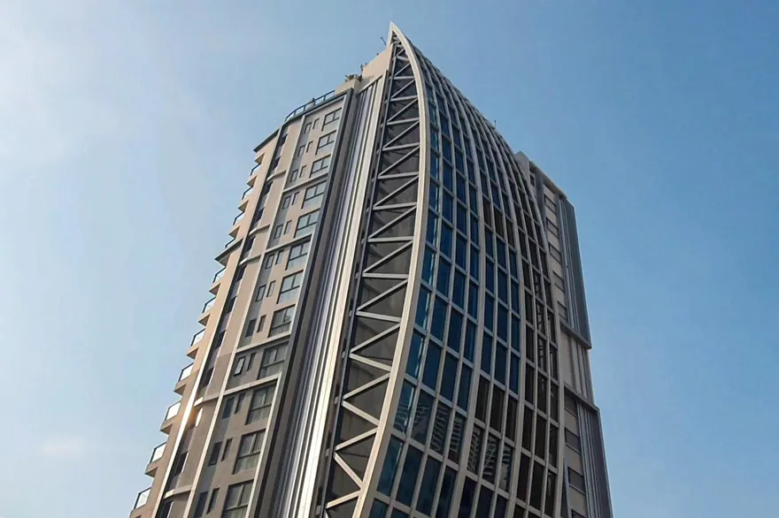 身價上億！英時尚品牌ASOS創辦人泰國離奇墜樓亡　享年58歲