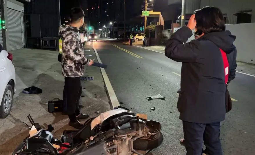 影/台中機車對撞噴飛百公尺！違規騎士頭部重創無呼吸心跳