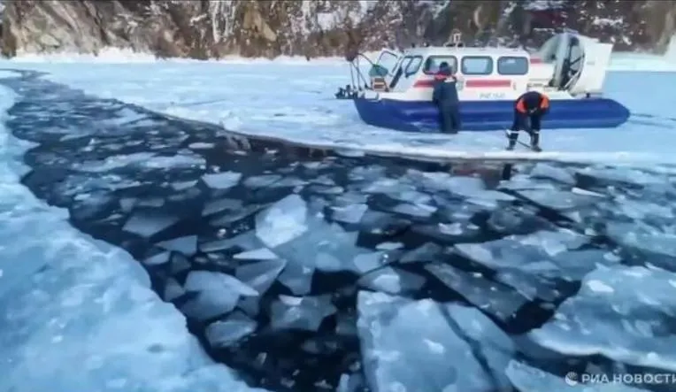 貝加爾湖7陸客罹難！唯一倖存者驚爆：司機無視冰裂「加速開過」