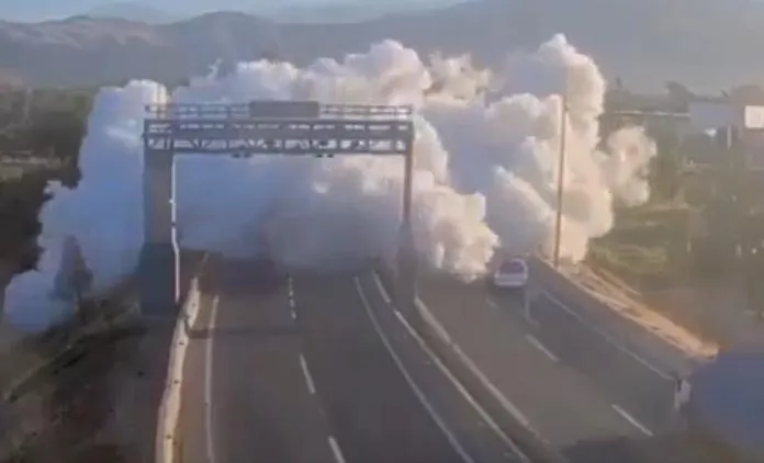 影/駭人現場！智利天然氣罐車翻覆「火焰吞公路」釀4死17傷