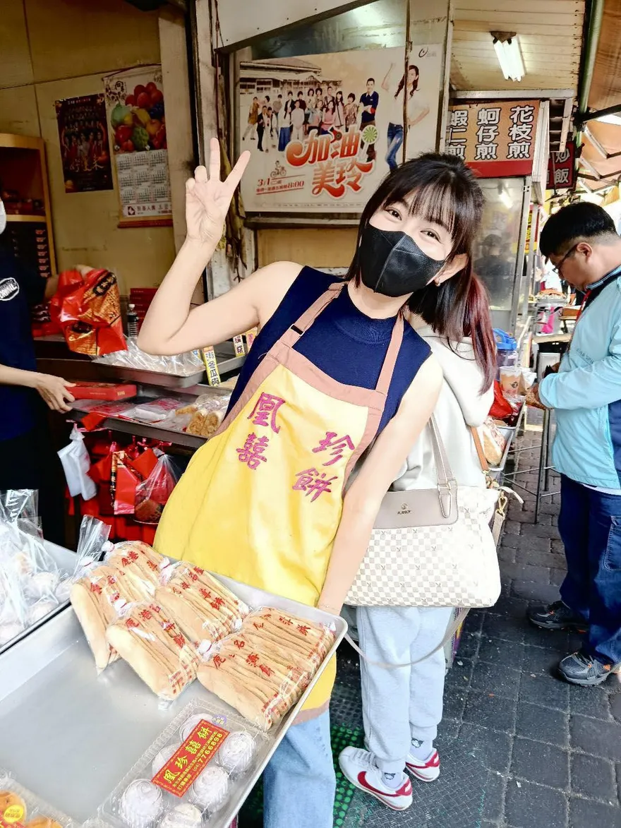 米可白鹿港賣餅「雙耳聽不到」！發文曝現況：息肉手術很成功