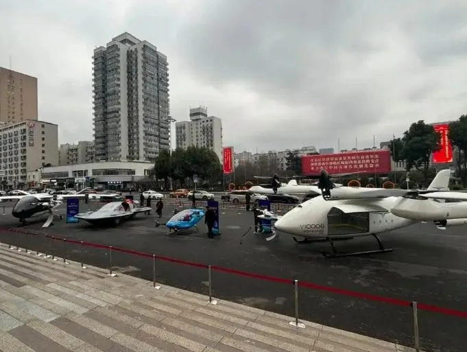 飛行汽車來了！陸亮相4款電動飛行器　空中計程車夢想成真