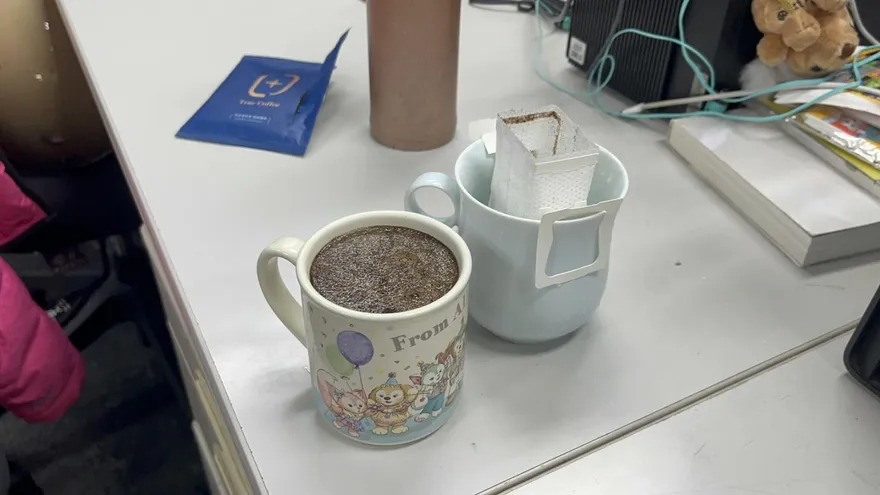 獨/記者實測！濾掛咖啡新喝法「泡粉再過濾」　風味香醇濃郁