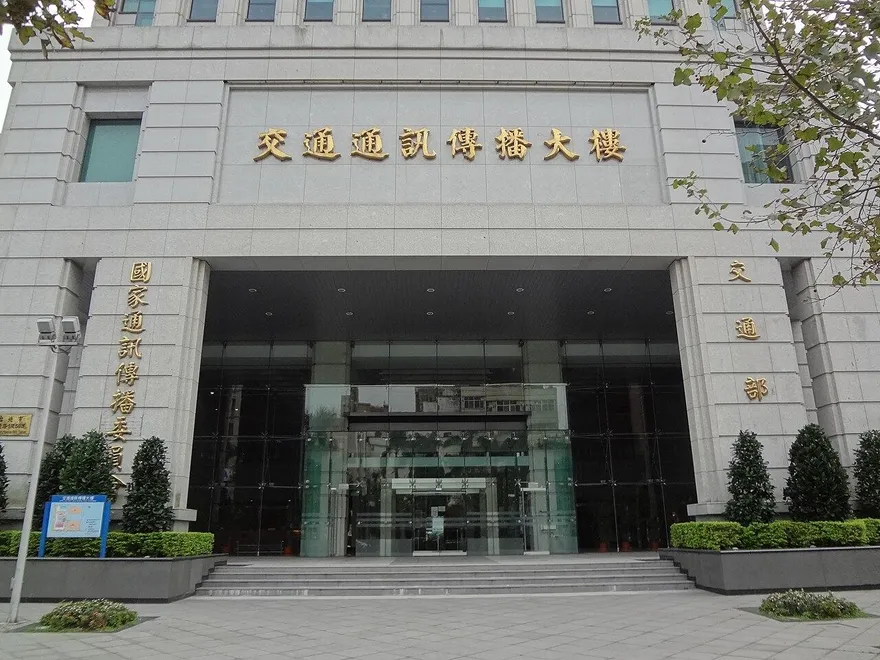Uber推機車載客恐罰2500萬！交通部攤牌：機車不合法