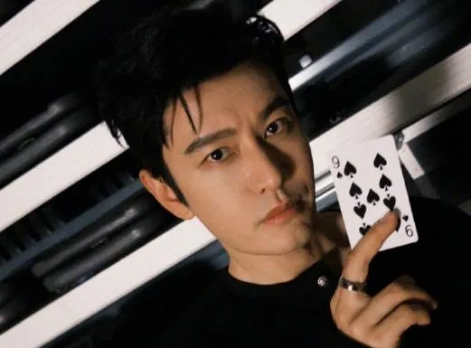 48歲黃曉明又爆新戀情？新加坡同遊嫩妹被目擊　女方身分疑曝光