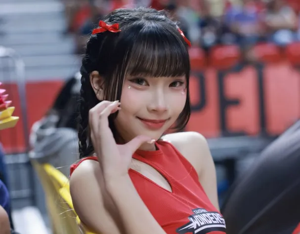 球場第一排遭開黃腔！啦啦隊女神瞬間變臉　網怒：超噁