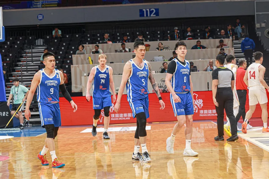 盧峻翔腦衝成戰犯！中華男籃惜敗大陸　陳盈駿關鍵時刻拿不到球