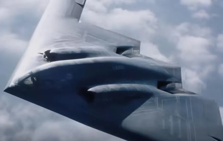 影/秀肌肉！美曝光B-2轟炸機影片　攜「2千磅炸彈」轟伊飛彈設施