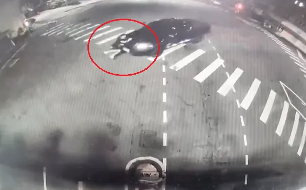 影/新竹警笛大作！行人遭左轉車撞　誤認對方施暴急報案