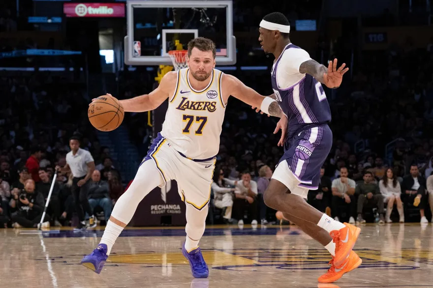 NBA/詹皇+東契奇聯手發威！湖人主場痛宰國王　豪取二連勝