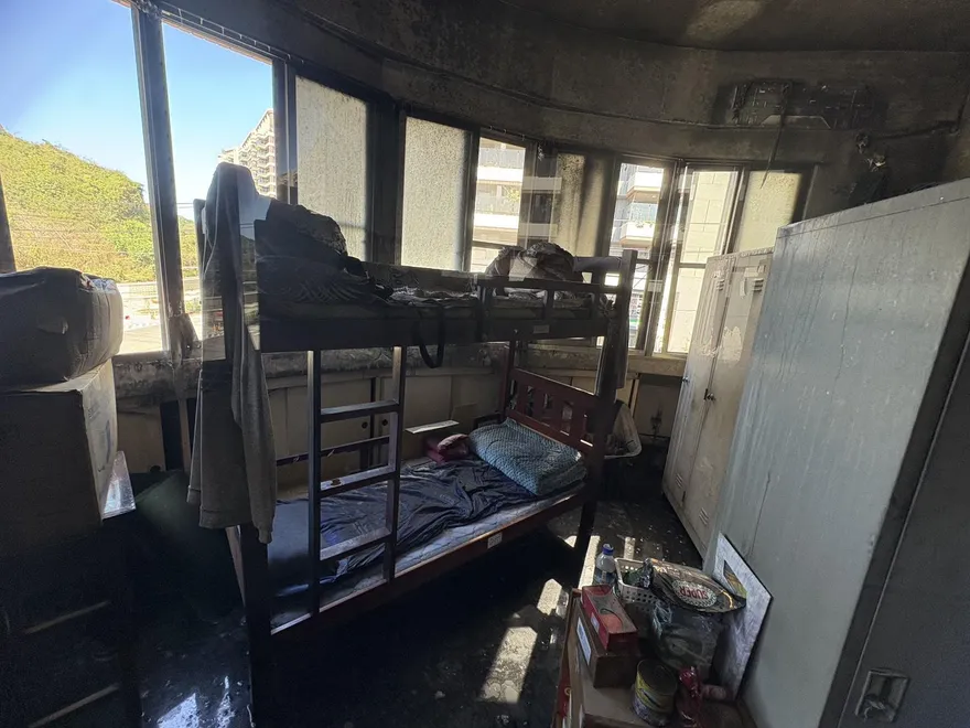 高雄驚見「消防隊部燒起來」！疑2樓寢室電線走火