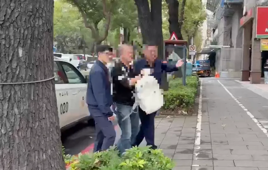 影/光頭男北捷車廂揚言殺人！警3小時火速逮人畫面曝光