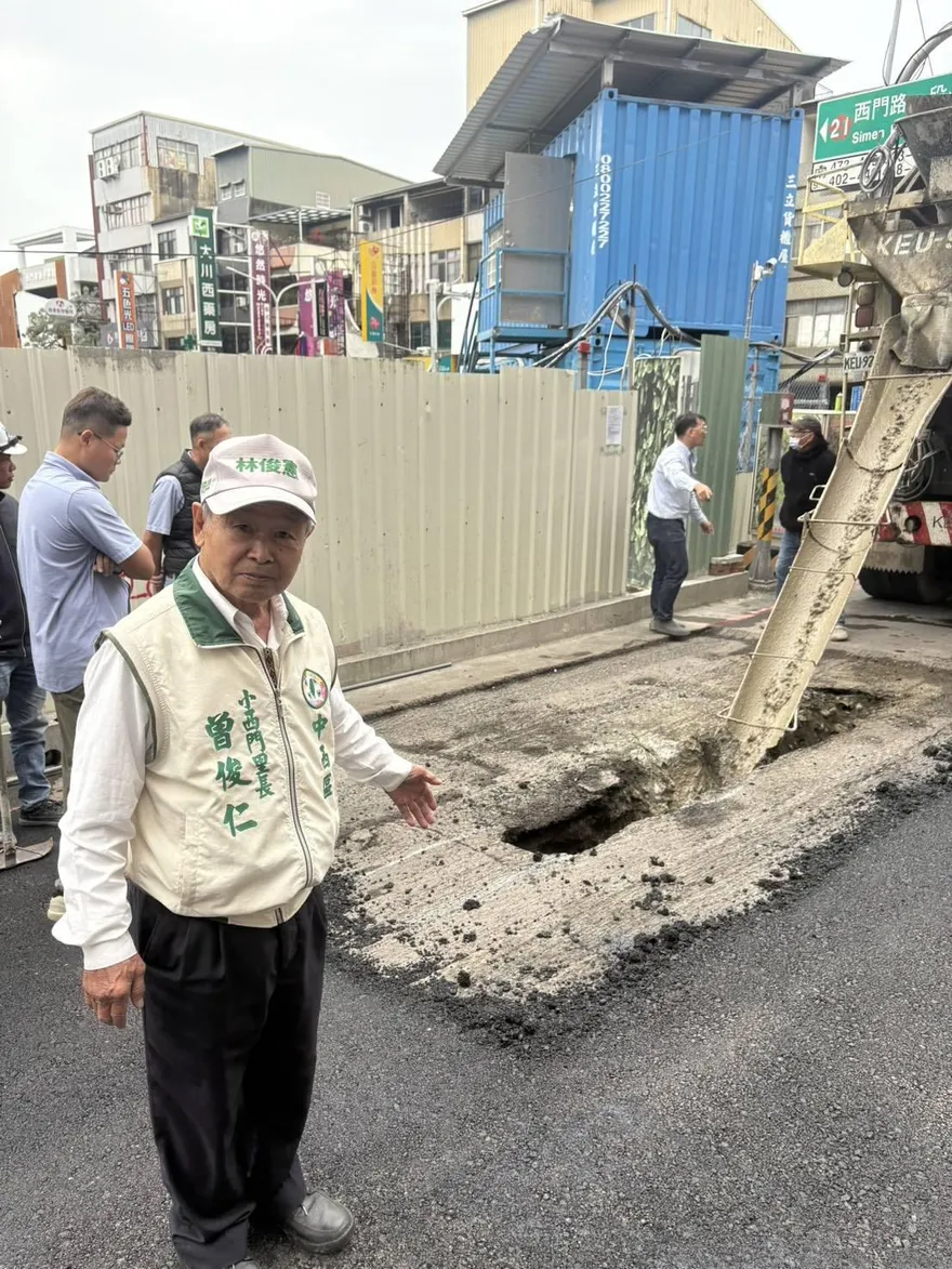 影/2年內同地點第5次！台南五妃街再現天坑