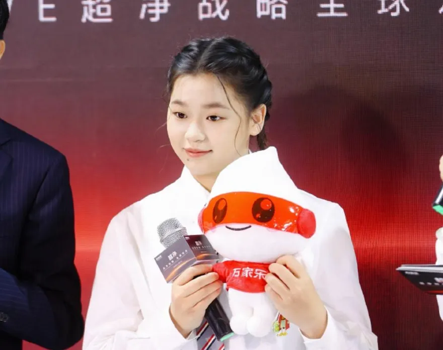 「胖成H型」！全紅嬋傳4600萬代言熱水器　百褶裙穿搭惹吐槽