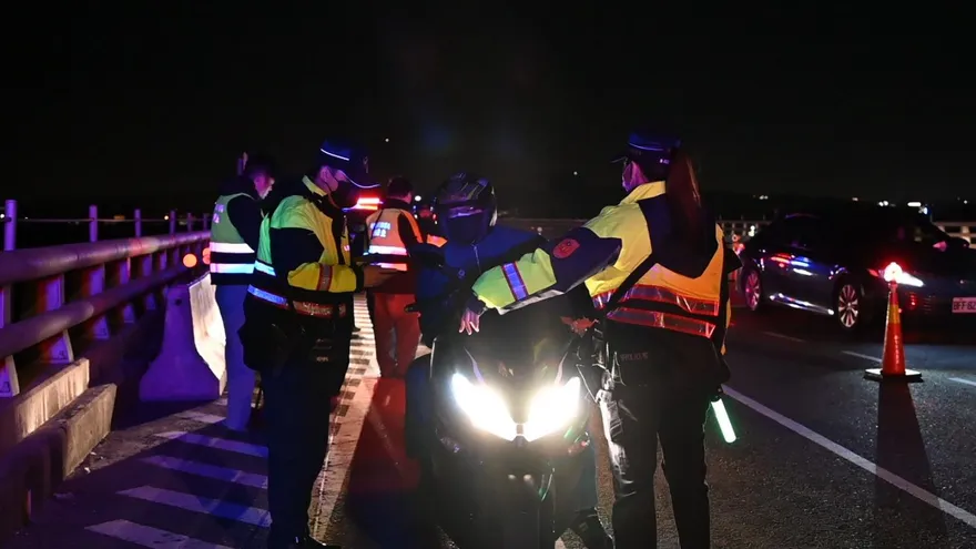 影/新竹百警大動作！「緝飆靖城專案」掃蕩飆車族