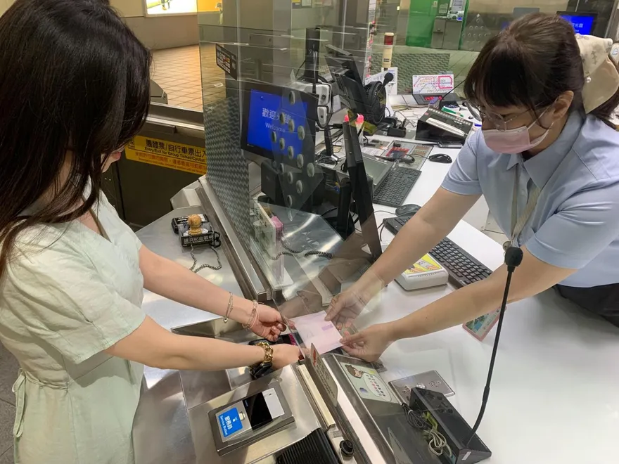 搭捷運突遇血崩！　她被隱藏服務驚呆：還免費拿