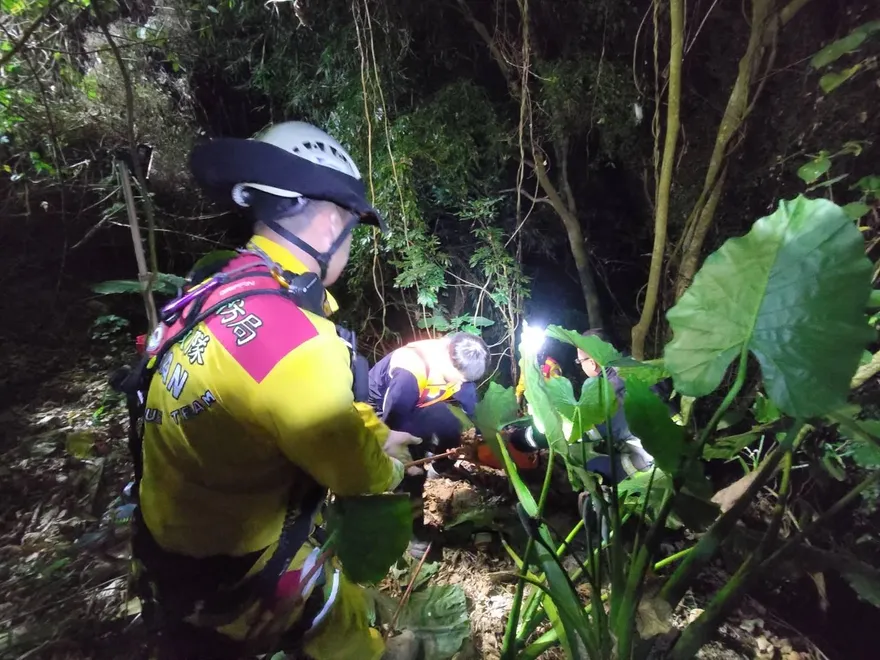 台中父子高雄墜谷！老爸遺體旁驚見藥罐　現場無車禍痕跡