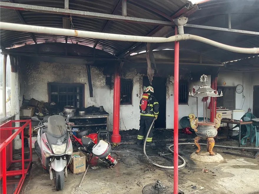 台東鐵皮屋火警！廚房起火延燒宮廟　91歲婦嗆傷送醫