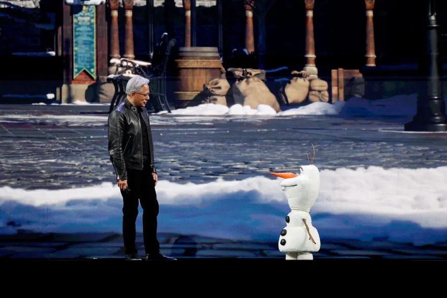 輝達GTC大會秀實體AI　黃仁勳攜機器人雪寶亮相