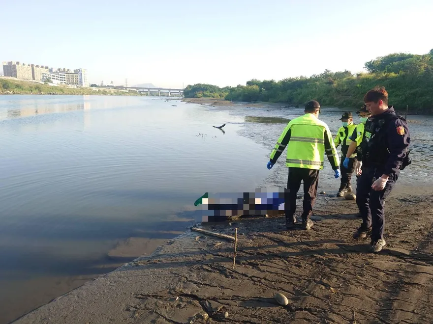 魂斷浮洲橋！新北「男趴水面慘死」