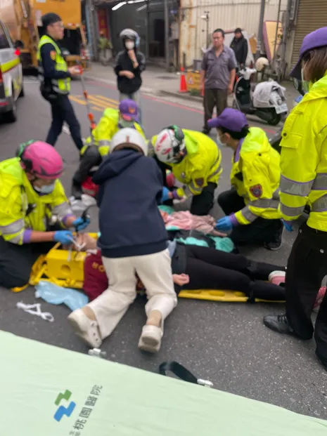 桃園八德聯結車撞機車！母親與1歲女嬰搶救不治身亡