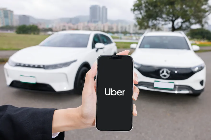 Uber密謀機車載客！北投「肉包鐵」試水溫　官方急撇「評估中」
