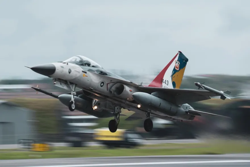 空軍三型主力戰機精銳盡出！聯合專精班「無劇本」實戰驗證