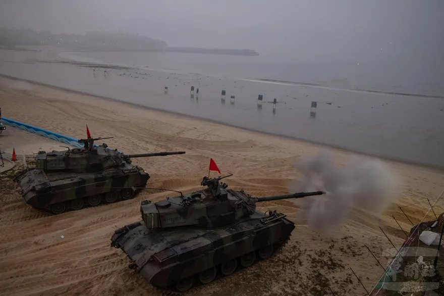 金防部烈嶼太武操演登場！戰甲車實彈射擊阻殲敵軍