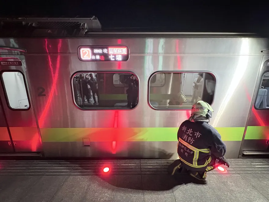 民眾闖板橋=樹林段軌道遭撞亡　台鐵：22:30恢復雙線通行