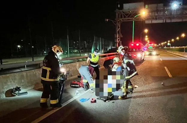 影/魂斷台61線！新北重機妙齡女「碰撞貨車」慘死