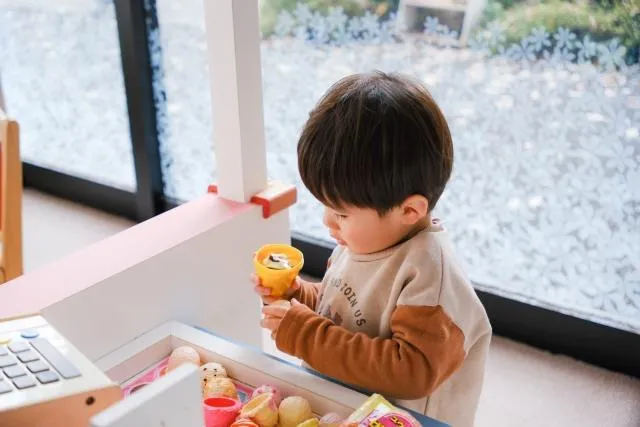 【懶人包】家有小學生也能請幫傭！外傭申請門檻「大鬆綁」 4月13日上路 一張圖看懂誰符合資格