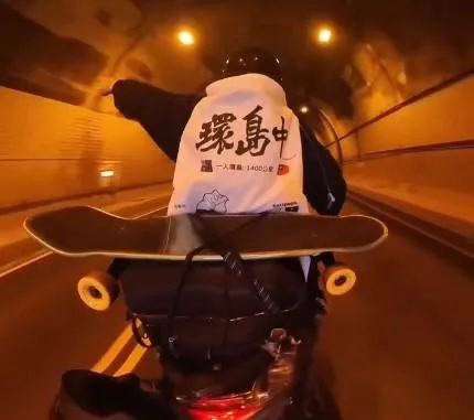 澳洲網紅挑戰騎車環島　被台灣人暖到「在超商哭不停」