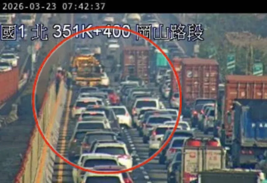 慘！國1岡山段北向「5車追撞」　現場塞爆上班請注意