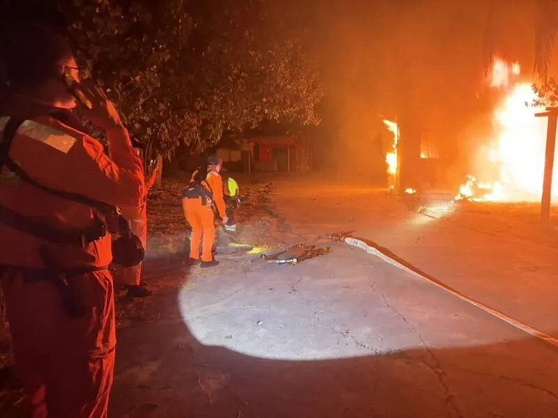 恐怖焰海直擊！屏東小屋大火燒光光　事發前傳有鞭炮聲