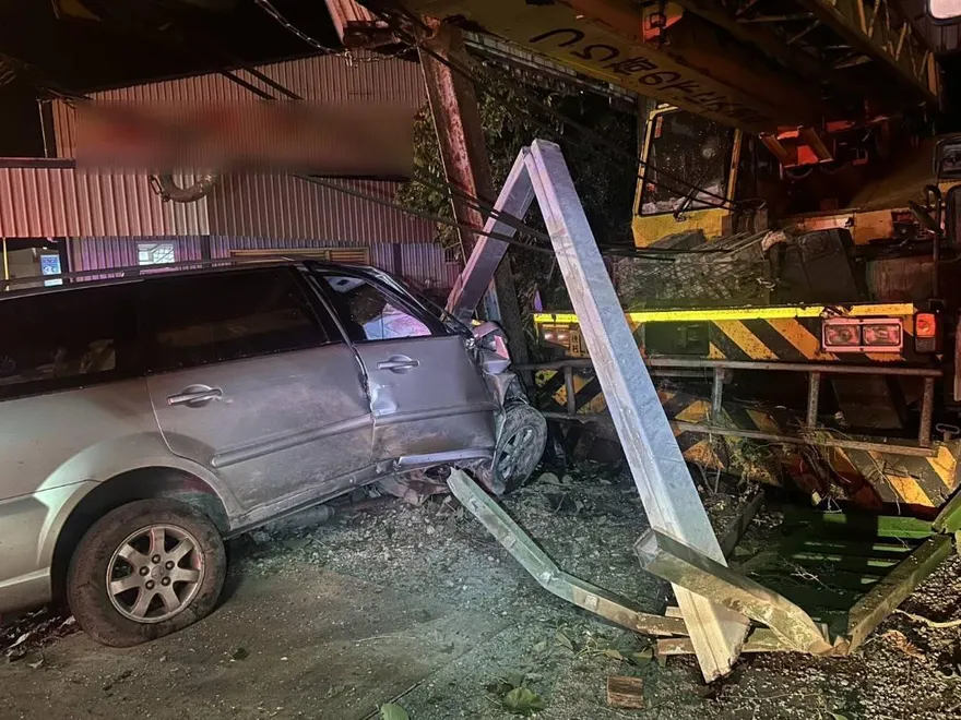 影/屏東恆春酒駕男逆向狂飆撞吊車行亡　驚悚殘影畫面曝光