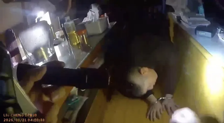 影/天母美式餐廳砍人　店員勸架遭持刀狂砍警逮人送辦