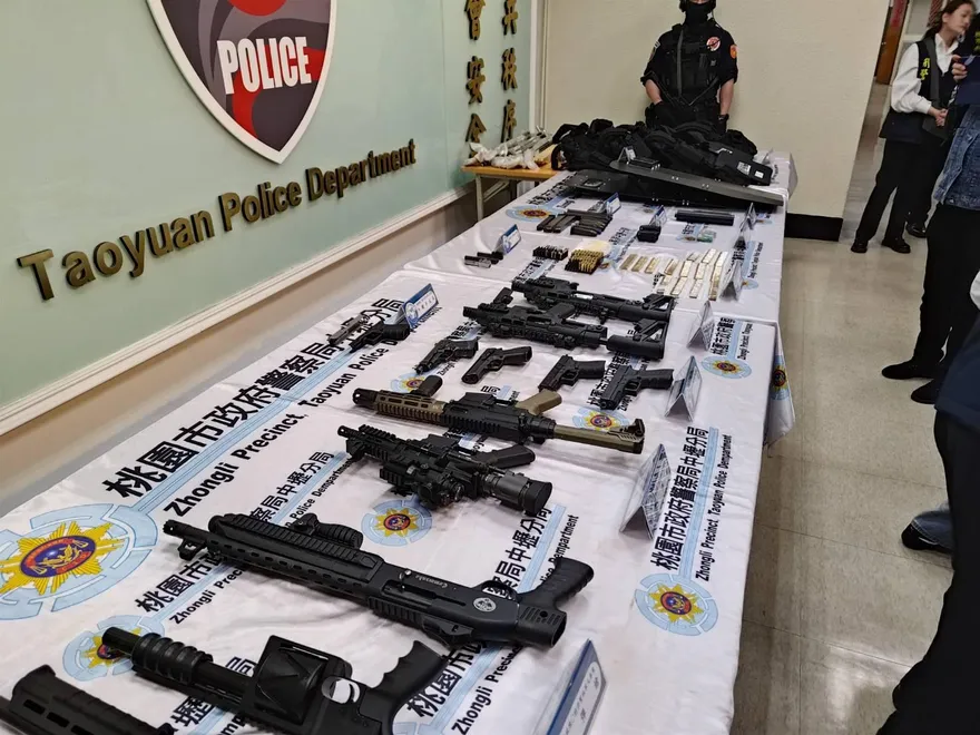 影/悚！屁孩的玩具是衝鋒槍　桃園修車廠成「黑幫軍火庫」