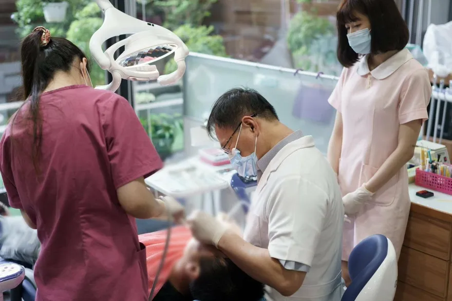 花蓮長輩領錢了！老人假牙補助開跑　最高可領4.4萬元