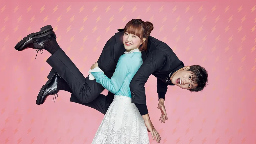 「狗狗CP」回來了！朴寶英成「怪力女」保護朴炯植一度爆緋聞