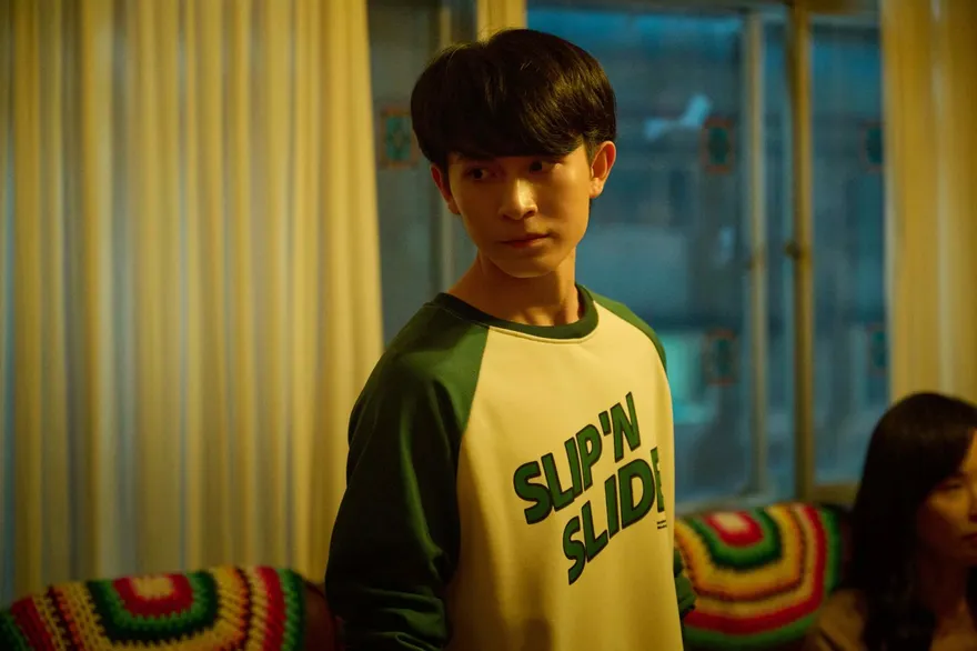 林暉閔降齡10歲演高中生！手伸蟑螂盆超敬業　莊凱勛一旁嚇呆