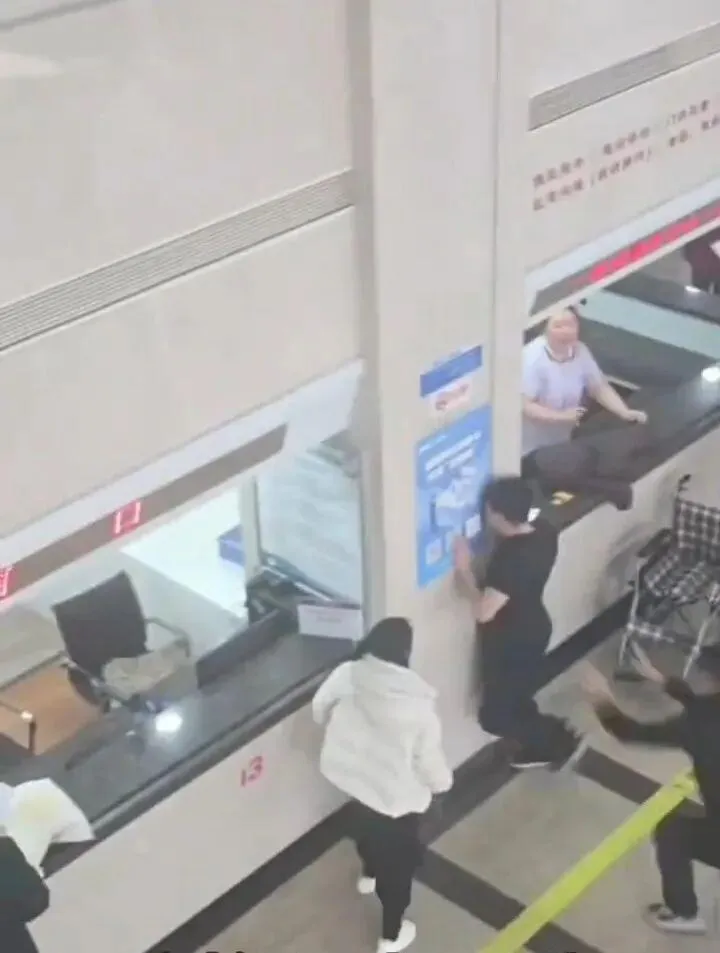 影/陪孕妻產檢遇男醫情緒失控　陸尪撞牆怒吼：明天就離婚！