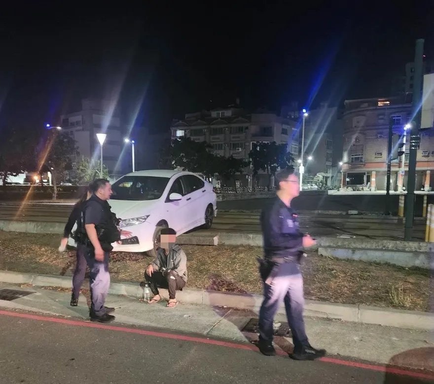 影/高雄毒駕社底闖入輕軌嗆警：你處理啊　當場被成全