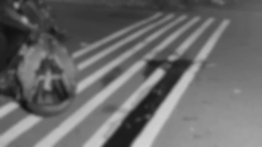 影/血流成河！台中55歲男未戴安全帽撞車　上班途中遇死劫