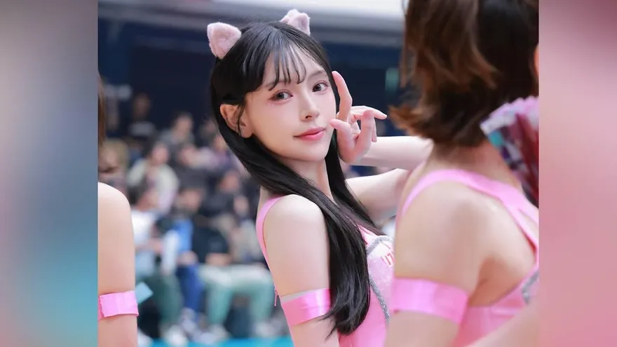 獨/啦啦隊女孩便利商店「用碗吃雞胸肉」被噴　真相還她清白