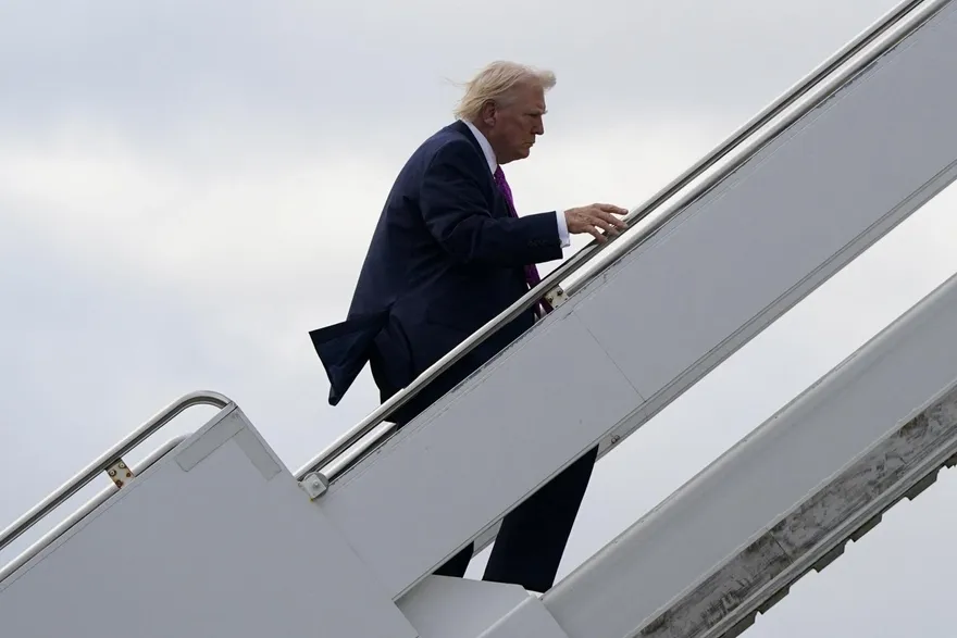 川普專機起飛前驚魂！民航機闖禁飛區　F-16升空施放照明彈攔截