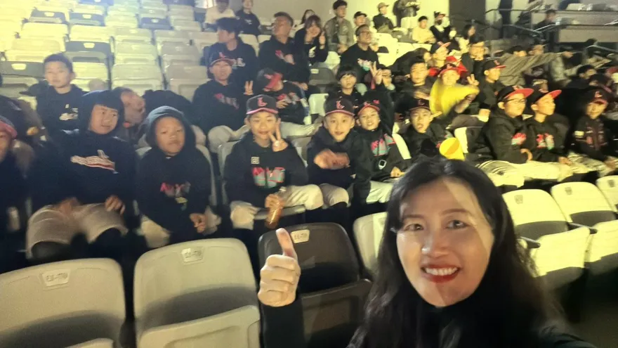 桃猿逆轉勝　校長讚張善政補助基層棒球員大巨蛋觀賽