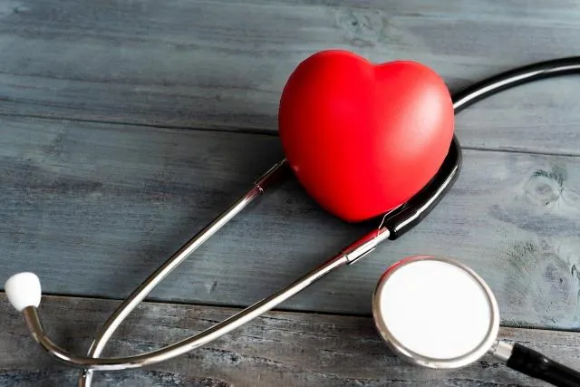 走路喘、腳腫別怪老化！婦靠「微創導管術」術後隔日下床