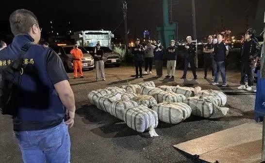 影/貨輪走私333公斤大麻花　海巡強靠登船逮7人